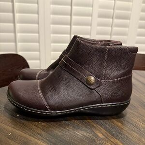 Clarks Ashland Pine Burgundy Leather Ankle Boots
